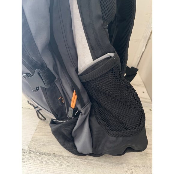 Outdoor Products padded zippered backpack with side pouches - Picture 3 of 10